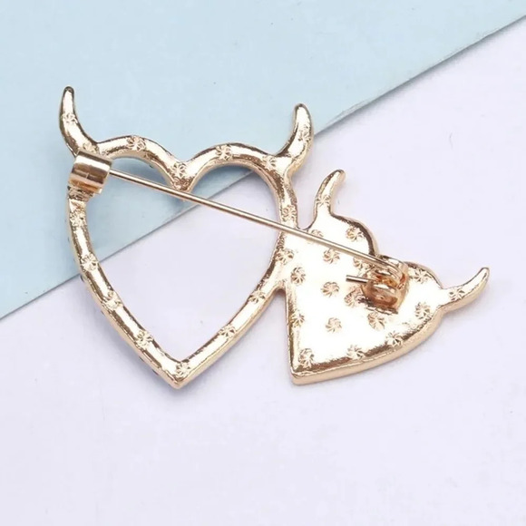 VQ Hearts Brooch - Picture 2 of 7